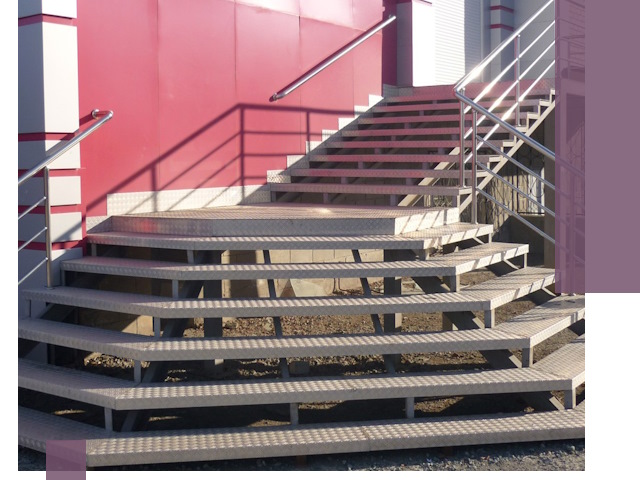 Лестницы для магазина в Махачкале — изготовление и монтаж