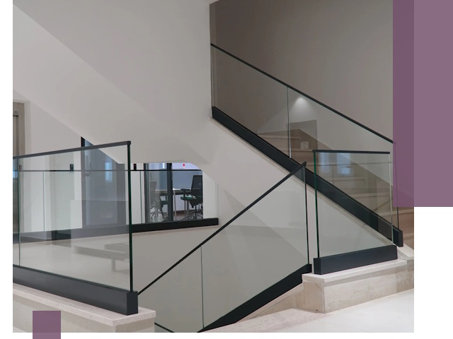 Стеклянные перила премиум-класса с установкой в Махачкале