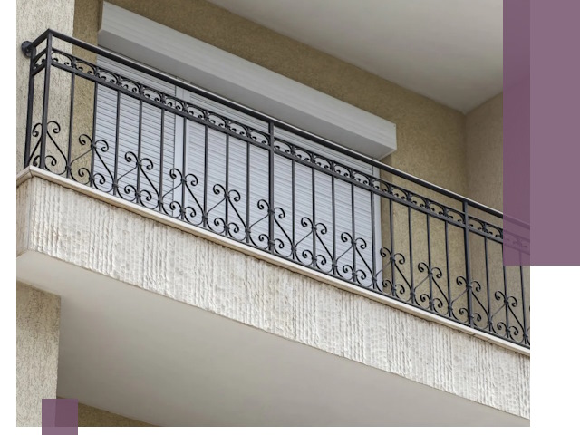 Балконные ограждения из металла и стекла в Махачкале для домов