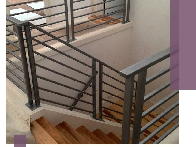 Изготовление поручней из металла и дерева в Махачкале